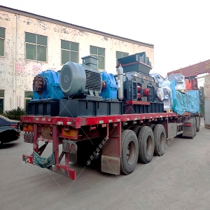 2PG1208液壓對(duì)輥破碎機(jī)-對(duì)輥式制砂機(jī)發(fā)往甘肅