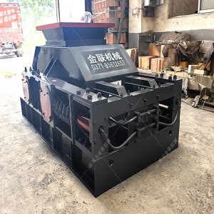 2PG1000x700型直連式液壓對輥制砂機發往新疆