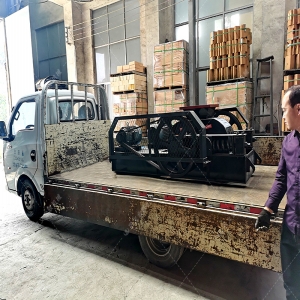 2PG400X250小型對輥破碎機發貨圖片_發往江蘇蘇州_破碎硅鐵